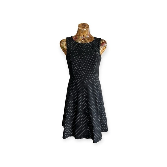 Eva Franco Dresses & Skirts - Eva Franco dress black white stripes sz 2 XS WY221AN  office business